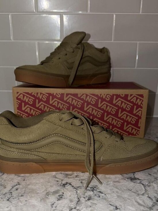Vans - Picture 2 of 2